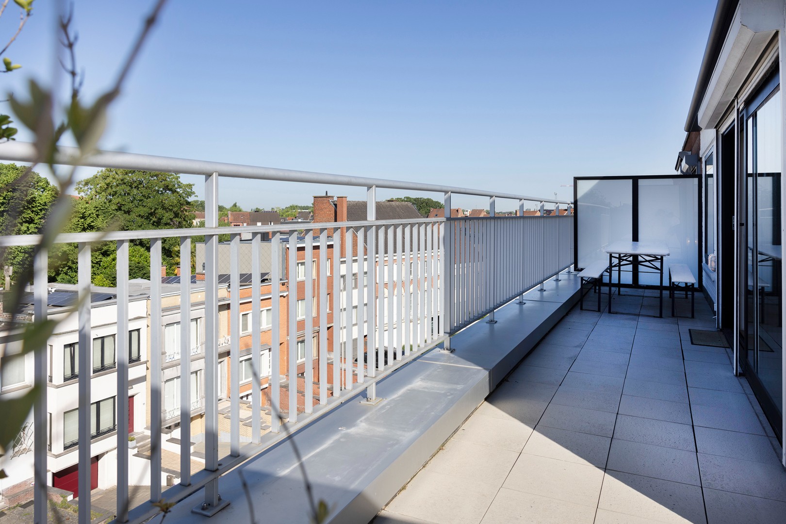 Leuk dakappartement met garage en mooie terrassen. - foto 4