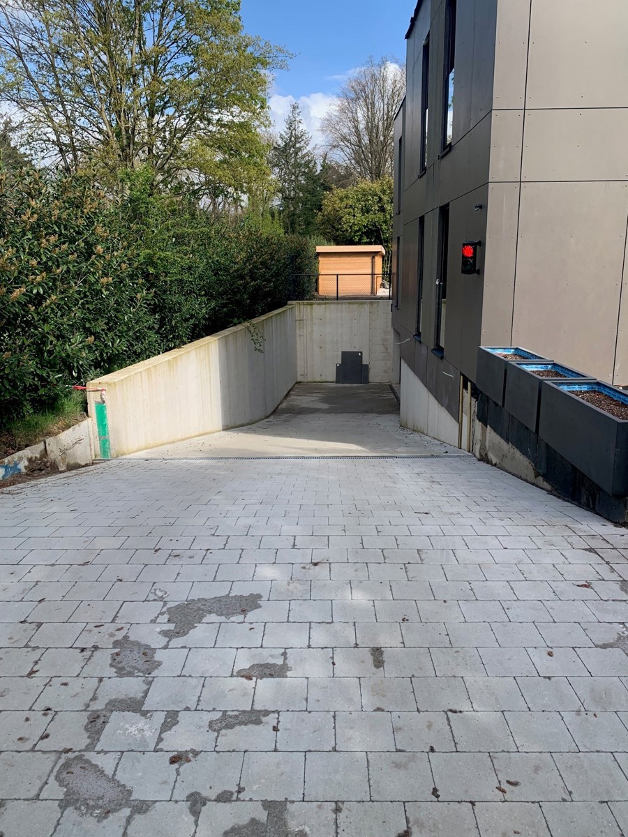 Ondergrondse autostaanplaats op centrale locatie. - foto 1