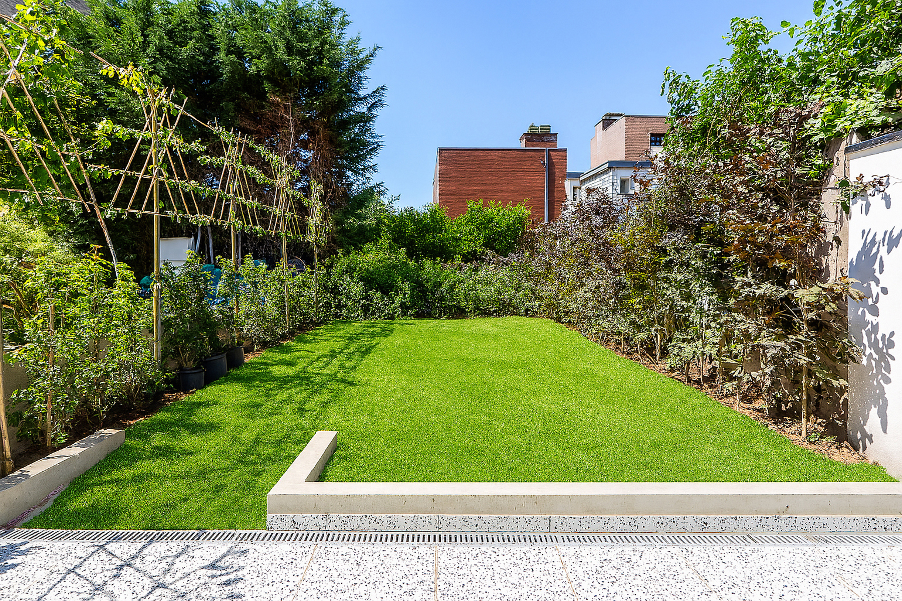 Totaalreno woning met prachtige tuin in een rustige woonwijk - foto 2
