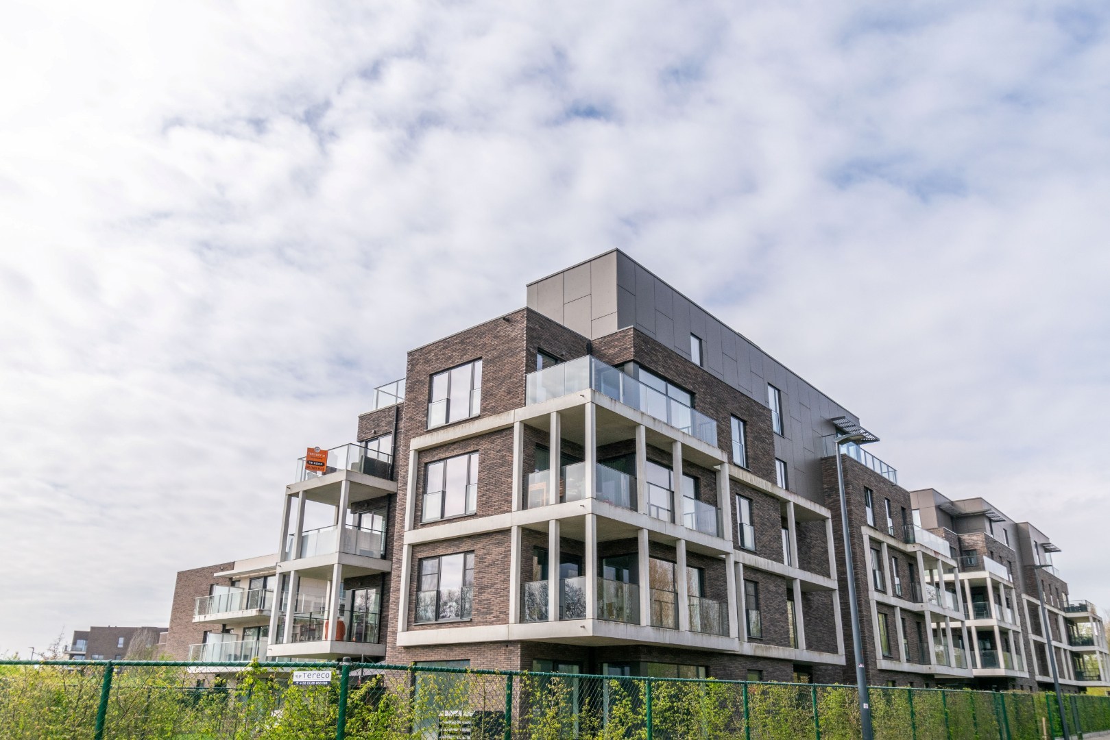 Een recent en zongericht appartement te Halle! - foto 4