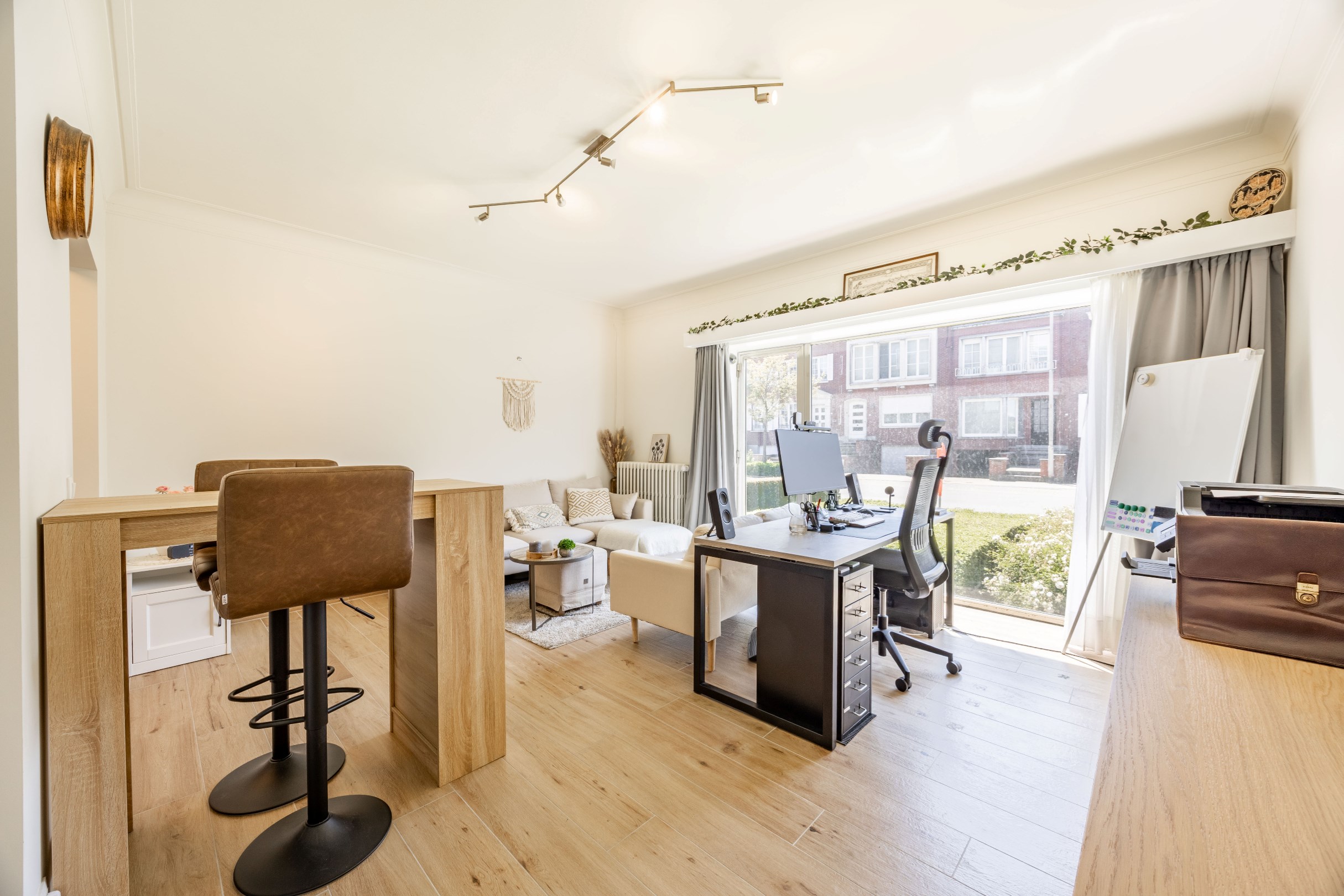 CENTRAAL GELEGEN OPGEFRIST APPARTEMENT - foto 2