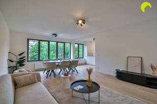 Bent u op zoek naar een volledig gerenoveerd appartement met twee volwaardige slaapkamers? Dan is dit appartement misschien wel precies wat u...