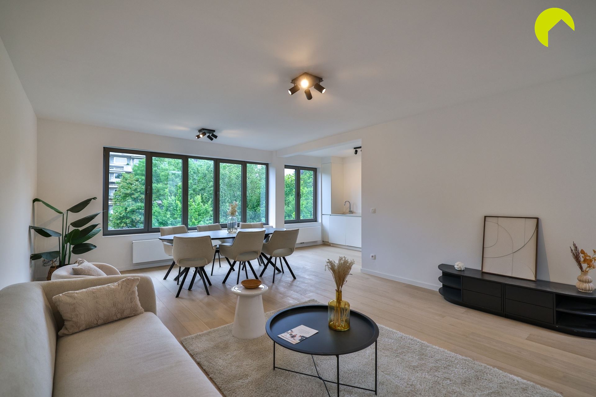 Volledig gerenoveerd appartement (85m²) met 2 slaapkamers + terras - foto 2