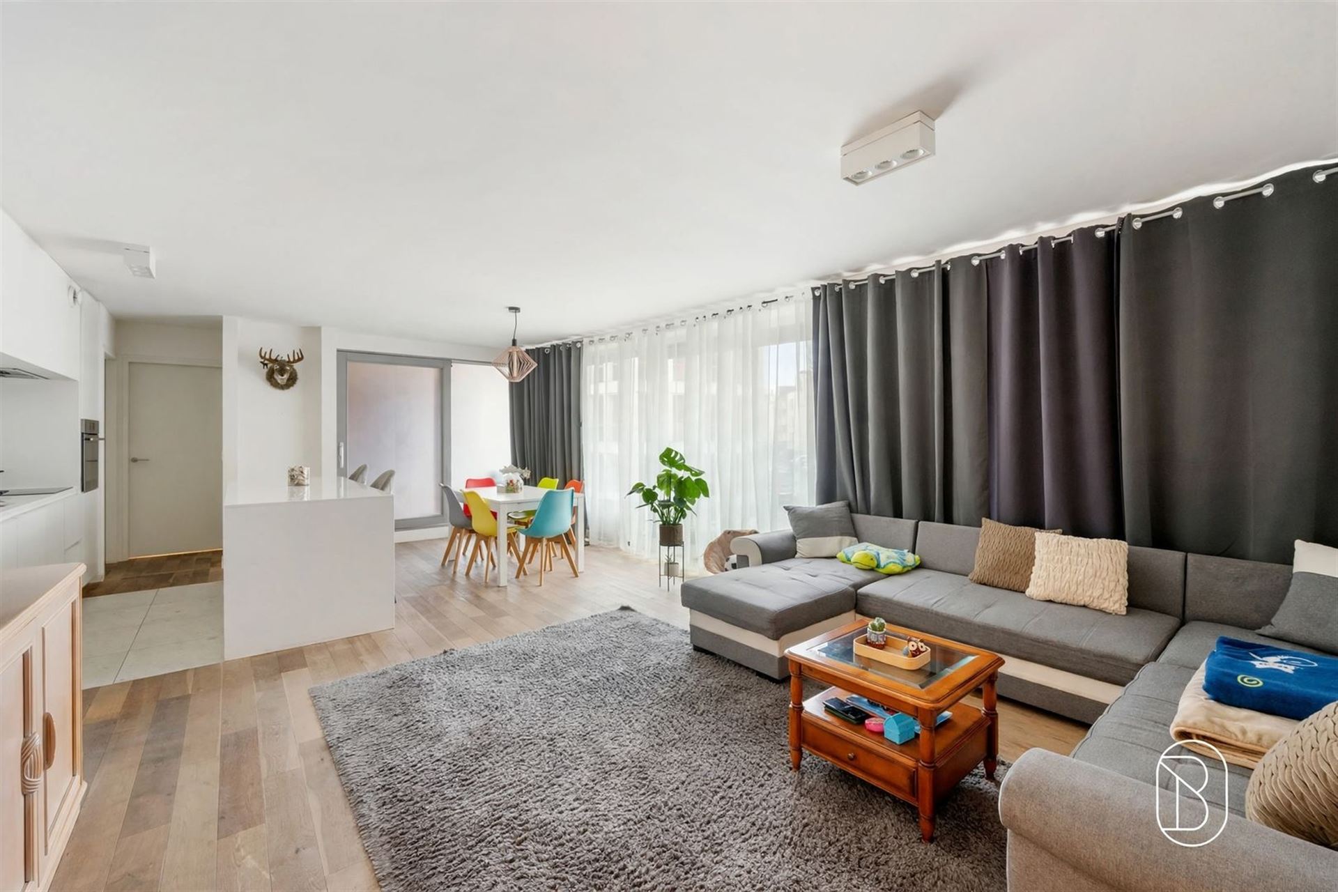 Kwalitatief 2-slaapkamerappartement met terras in Kortrijk - foto 1