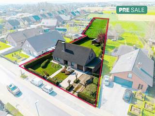 Located less than 1 km from the Grote Markt and near the ring road, you can enjoy excellent accessibility here. The house, built in 1985, has a...