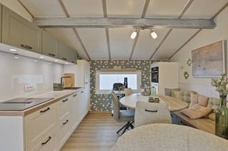 In het vakantiepark Sunparks te Oostduinkerke, vinden we deze gerenoveerde en bemeubelde vakantiewoning met parking en zuidgerichte tuin te koop. Op zoek naar interessante immo te Koksijde - Oostduinkerke? Lees dan zeker verder!INDELING- Ingerichte leefruimte- Nieuwe geïnstalleerde keuken met eetplaats- Slaapkamer 1 met dubbel bed en kasten- Slaapkamer 2 met 2 enkele bedden- Vernieuwde badkamer met toilet, wastafel en douche- Bergruimte naast de woning met aansluiting voor wasmachine en droogkastVerder beschikt men eveneens over een fietsenstalling.De zuidgerichte tuin met terras biedt de nodige privacy en maakt van deze vakantiewoning een ideale tweede verblijf aan zee!TROEVEN+ Vorig jaar gerenoveerd!+ Op 1 km van zee en eveneens nabij Nieuwpoort-Bad+ Parking inbegrepen+ Het vakantiedomein Sunparks beschikt over een subtropisch zwembad, sportfaciliteiten, vijver, supermarkt, restaurant e.d. Interesse in deze vakantiewoning te koop te Oostduinkerke? Aarzel dan zeker niet contact op te nemen met de dossierverantwoordelijke Sarah Velle via 0470 10 52 78 of sarah.velle@dewaele.com.Dit pand is onderworpen aan de renovatieverplichting van de Vlaamse overheid voor residentiële gebouwen (behoudens bij sloop binnen 5 jaar na de aankoop). Consulteer voor meer informatie de website van het Vlaams Energie- en Klimaatagentschap via https://www.vlaanderen.be/een-woning-kopen/renovatieverplichting-voor-residentiele-gebouwen