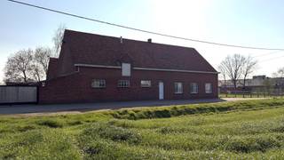 Aan de rand van Brecht, op minder dan 2km van het centrum en de snelweg bieden wij deze langgevelhoeve op een eigen perceel van 3335m². Optioneel...