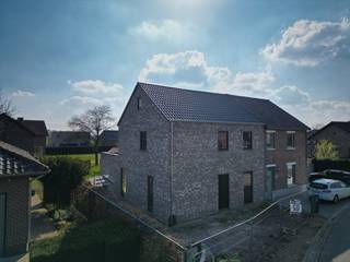 Ben je op zoek naar een woning die je volledig naar je eigen smaak kan afwerken? Deze casco HOB-woning in de Riethoekstraat 11A te...