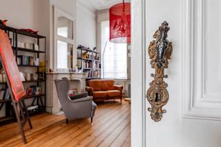 Wijk Louise / Châtelain – Op een van de meest gegeerde locaties van Brussel combineert deze zeer mooie herenwoning van ± 400 m² op een perceel van...