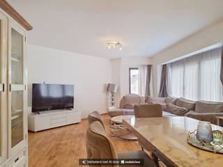<p><span>Gelegen aan de Stationlei 1 in Vilvoorde, op de tweede verdieping, bevindt zich dit praktisch ingedeelde appartement bestaande uit een inkomhal met vestiaire, ruime leefruimte met balkon, een ingerichte keuken, twee slaapkamers waarvan één met balkon , een aparte wasplaats en een badkamer met zowel douche als ligbad.<br /><br />Dankzij de uitstekende en centrale ligging, nabij het station, winkels, openbaar vervoer en belangrijke verbindingswegen, is dit appartement bijzonder interessant voor zowel investeerders als privé.<br /><br />Mogelijkeid tot aankoop binnenstaanplaats + 25.000 €<br /><br />Een veelzijdig pand met sterk verhuurpotentieel en een aantrekkelijke ligging. Ideaal als investering of als comfortabele gezinswoning.<br /><br />Interesse? Contacteer ons voor meer informatie of een bezoek 02/262.45.78 - meise@weinvest.be</span><strong><span></span></strong></p>