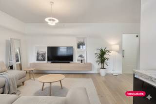 Dit prachtig gerenoveerd appartement te koop in Antwerpen is gelegen op de Italiëlei. Het appartement heeft 2 slaapkamers en beschikt langs beide kanten over een terras. Dit appartement heeft een toplocatie dankzij de centrale ligging. Tal van gezellige horeca en winkels liggen op wandelafstand. Bovendien zorgt de nabijheid van het openbaar vervoer en belangrijke invalswegen voor een makkelijke bereikbaarheid van en naar het appartement. Indeling - leefruimte met toegang tot terras - volledig geïnstalleerde open keuken - hal met ingebouwde kasten- slaapkamer 1 > toegang tot terras - slaapkamer 2 > toegang tot terras - badkamer met douche en lavabo - aansluiting wasmachine mooi opgeborgen in ingebouwde kast - apart gastentoilet - terras voorzijde - terras achterzijde Troeven- terras- EPC-label B- kelderberging- prachtig gerenoveerdDit appartement te koop te Antwerpen wordt aangeboden voor een prijs van 339.000 euro. Deze AI-visualisaties zijn bedoeld als inspiratie. Er werd geen rekening gehouden met technische specificaties, stedenbouwkundige voorschriften of de concrete mogelijkheden tot realisatie.Bent u geïnteresseerd in een appartement of woning te koop in Antwerpen? Aarzel dan niet om ons te contacteren. Had u graag uw eigen eigendom te koop aangeboden contacteer ons dan voor een vrijblijvende schatting, telefonisch op het nummer 03/206.76.76 of per mail naar antwerpen@dewaele.com. Ook voor alle andere vragen omtrent vastgoed kan u steeds bij ons kantoor in Antwerpen terecht!