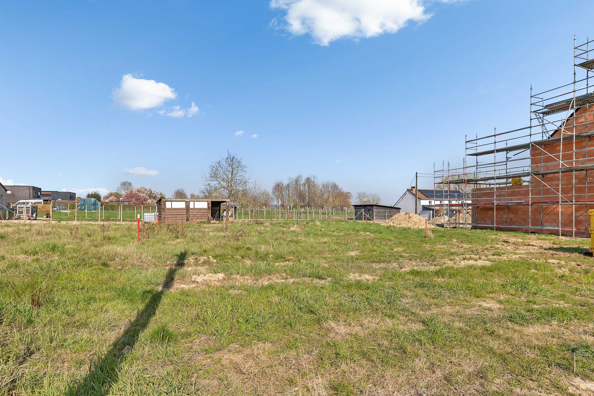 Rustig gelegen bouwgrond voor halfopen bebouwing te Meerbeke - foto 3