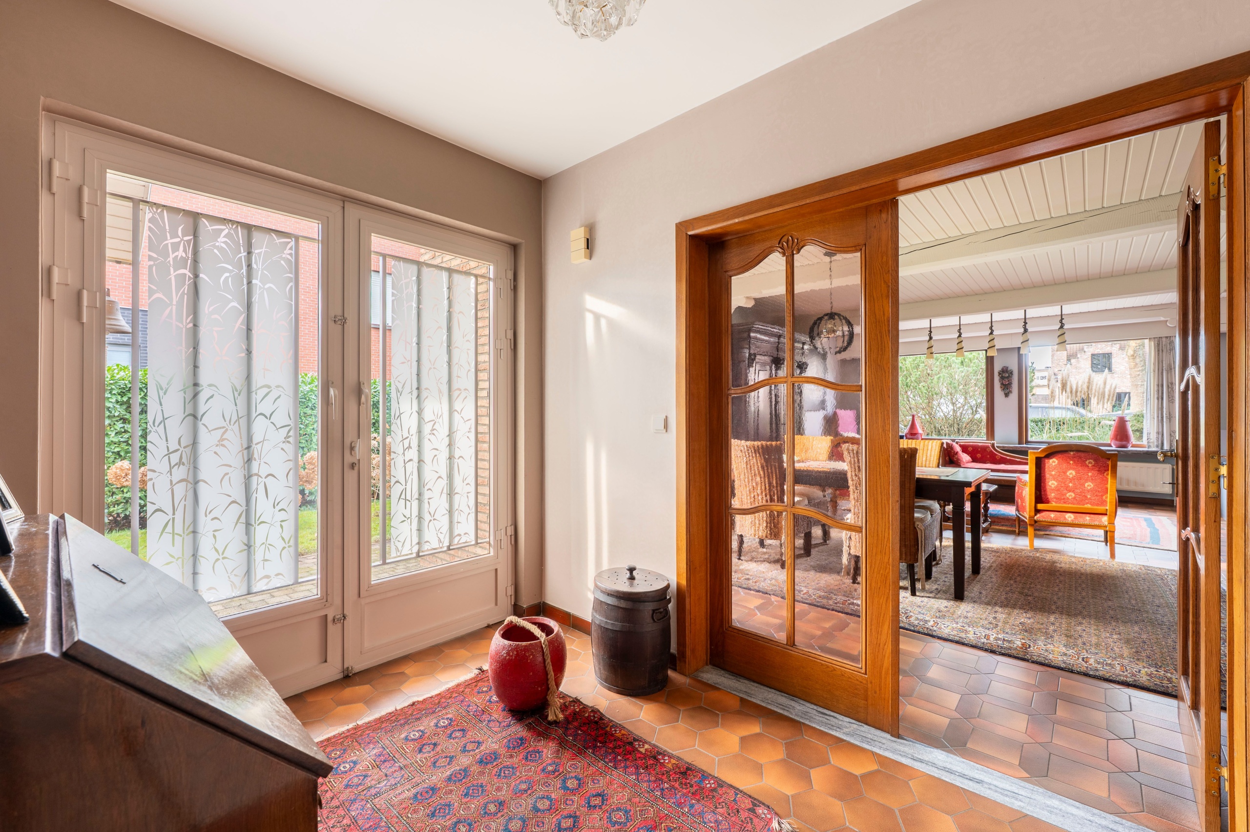 Te renoveren laagbouwvilla in een gegeerde wijk in Ekeren! - foto 2