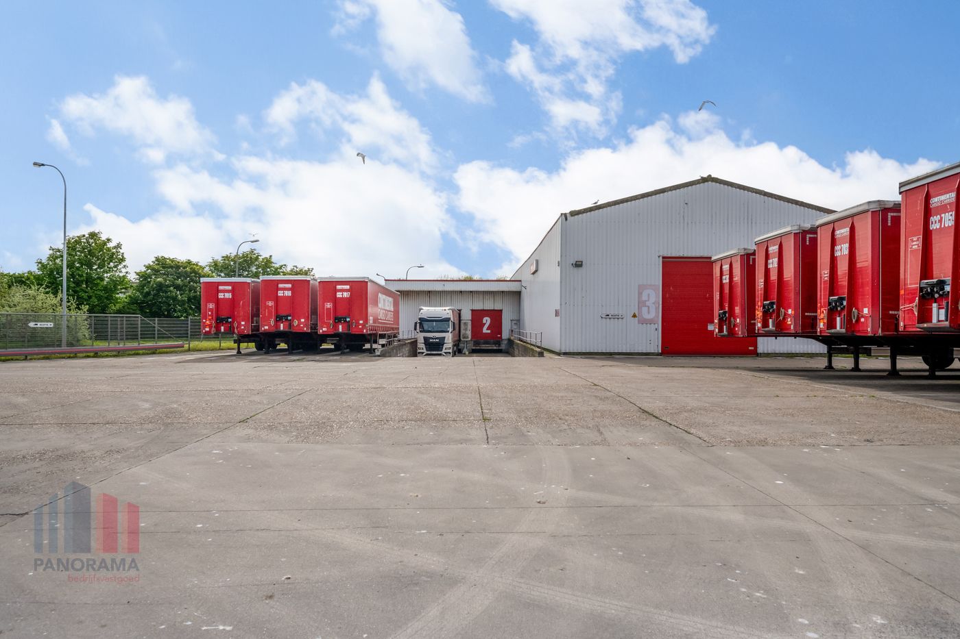 Industriële site met 7.015 m² bedrijfsgebouwen met laadkades in Haven van Oostende - foto 4