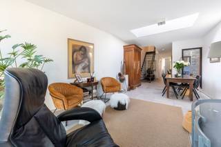 Deze lichte en gezellige woning ligt vlakbij het centrum en het park van Kapellen, met winkels en openbaar vervoer op een steenworp afstand.De...