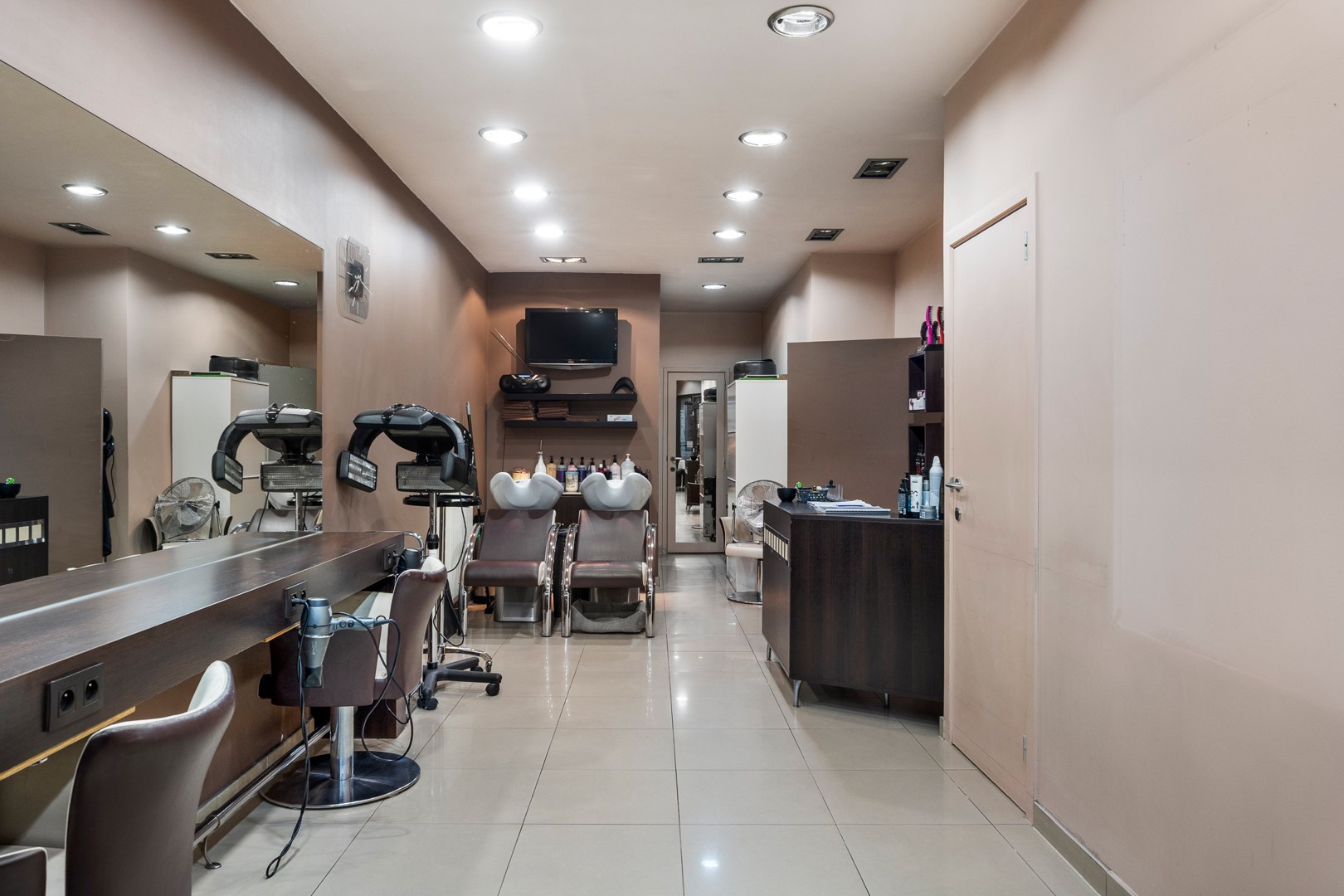 Ruim handelshuis met woonst te koop, centraal gelegen in Gent - foto 2