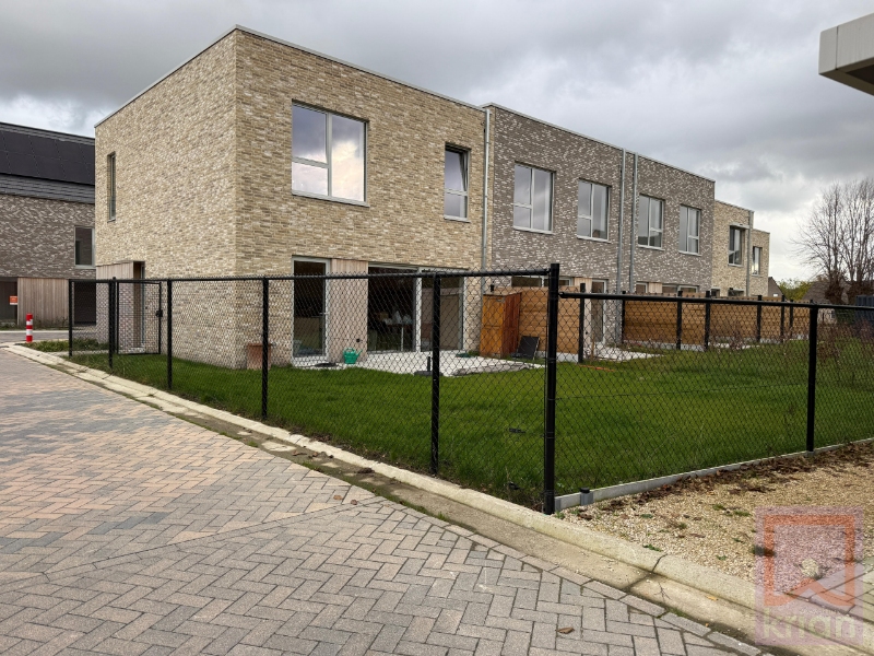 BEMEUBELDE woning met 3 slaapkamers, tuin en carport. - foto 3