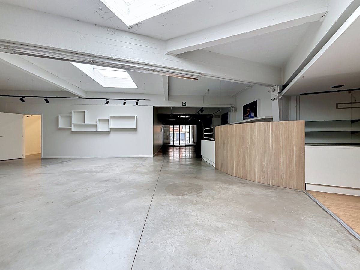 Commercial property (510m²) with storage space in the center of Deurne! - photo 5