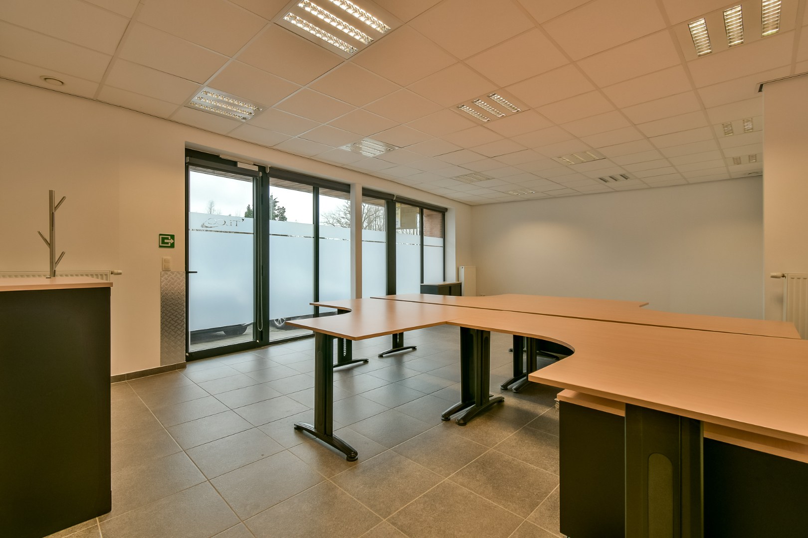 Handelszaak gelegen op een toplocatie in centrum Ruddervoorde! - foto 4