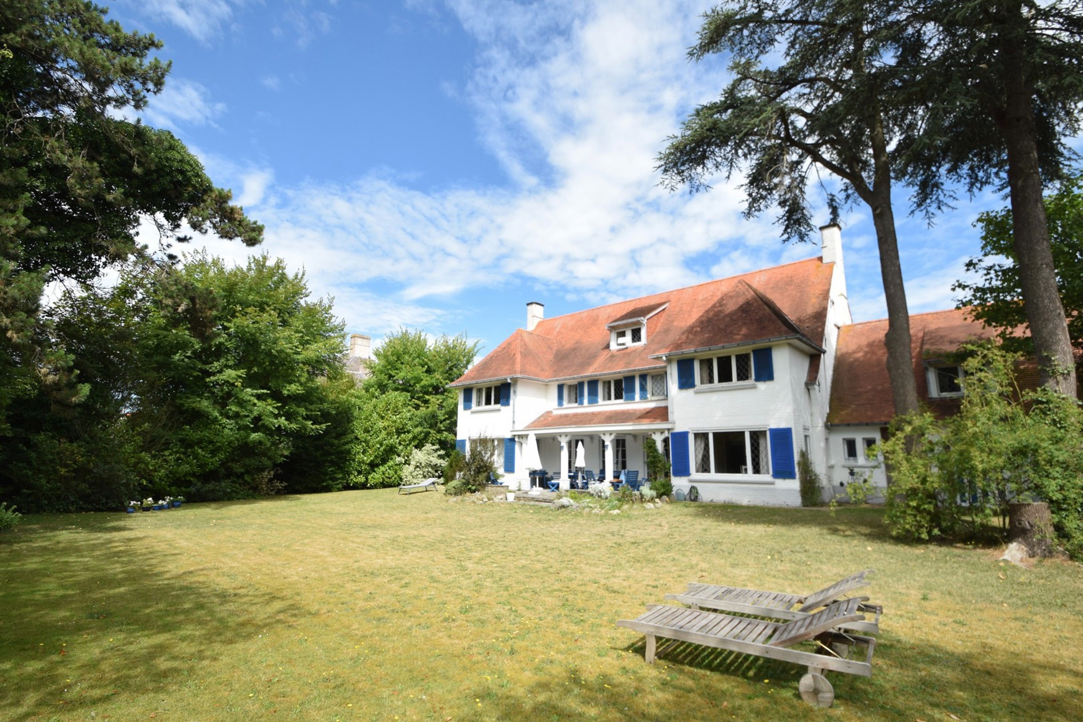 Unieke villa met karakter en potentieel op toplocatie in het hart van het Zoute. - foto 5