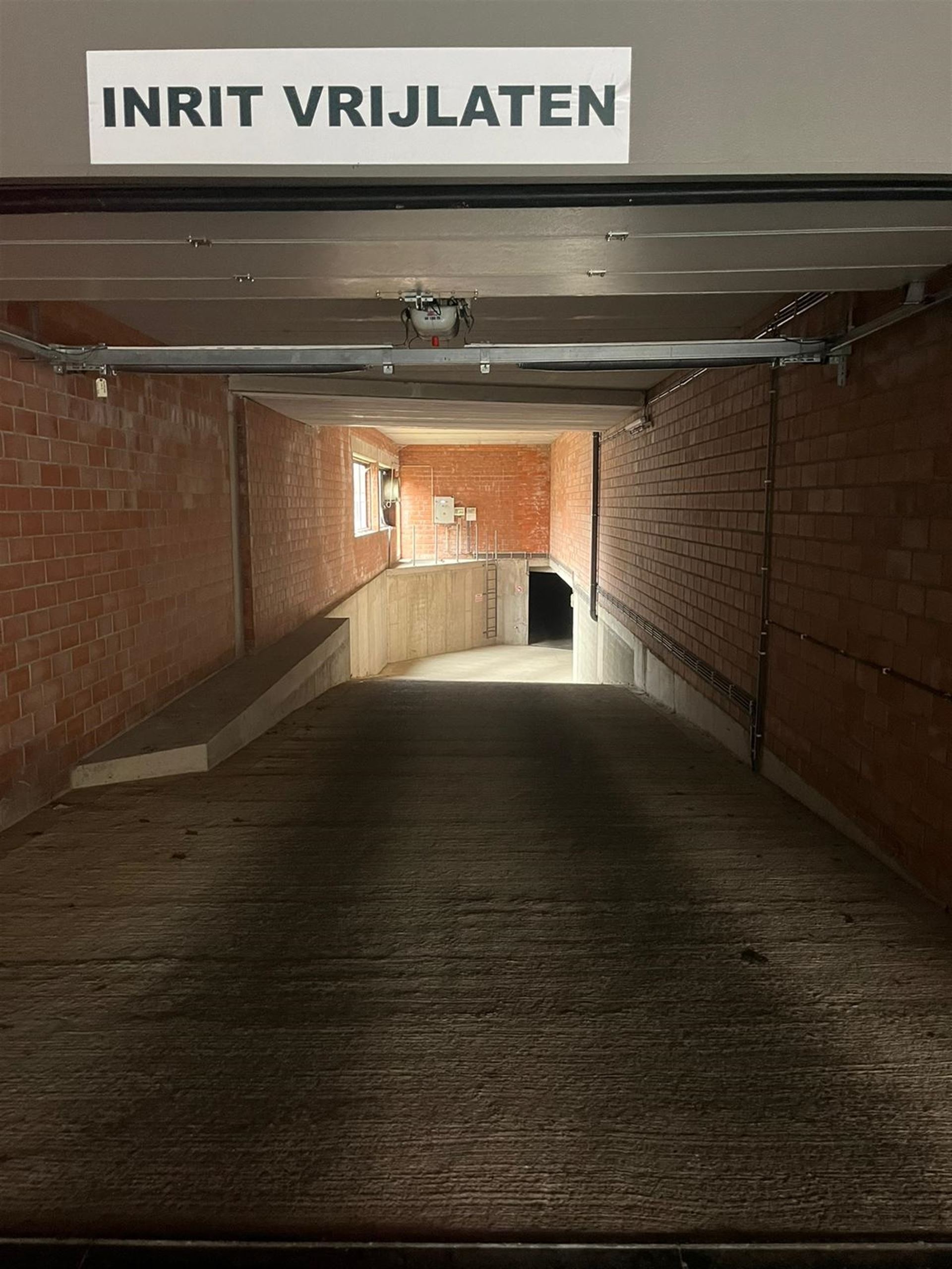 Garage for rent in Brasschaat - photo 2