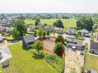 Het perceel, voor open bebouwing, is gelegen op de hoek van de Snapperstraat en de de Holrakkerstraat te Hasselt - Kuringen. Het centrum van...