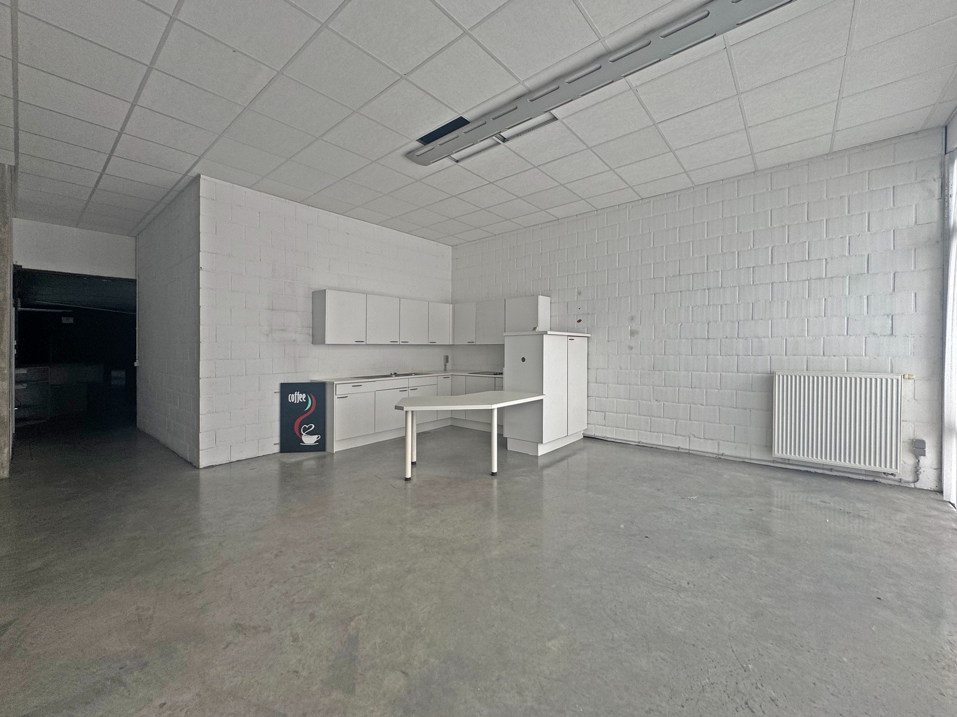 Gelijkvloerse handelsruimte van 1.726 m² met topligging langs expresweg (N45) - foto 2