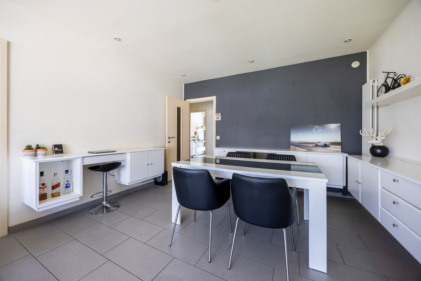 Instapklaar 2-slaapkamer appartement (70m²) met overdekt terras! - foto 4