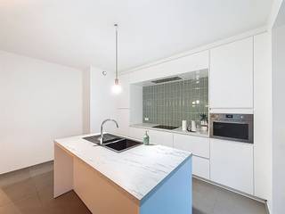 Nieuwbouw appartement in Roeselare. Dit appartement gelegen op de 1ste verdieping is ingedeeld als volgt: - Inkomhal met apart toilet en ruimte voor...