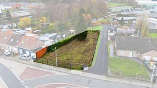 Bent u opzoek naar een mooi gelegen bouwgrond voor het realiseren van uw droomwoning in Menen, dan is dit uw kans!Dankzij de uiterst strategische...