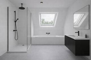 U kan de stijl & indeling nog compleet personaliseren!<br /><br />Wat maakt deze woning uniek?
<ul>
<li>Ruime living en moderne keuken met AEG-toestellen</li>
<li>3 slaapkamers en een ruime zolder met vaste trap (mogelijkheid tot 4 slaapkamers)</li>
<li>Volledig uitgeruste badkamer met bad & douche</li>
<li>Duurzaam wonen met een warmtepomp en zonnepanelen</li>
</ul>
Waarom bouwen met ons?
<ul>
<li>Persoonlijke begeleiding van start tot finish</li>
<li>Rechtstreeks contact met de zaakvoerder</li>
<li>Afwerking volledig op maat, binnen jouw budget</li>
</ul>
Contacteer ons en laten we samen uw toekomst realiseren.<br />Zie www.dimmowoning.be voor de prijs alle kosten inclusief!