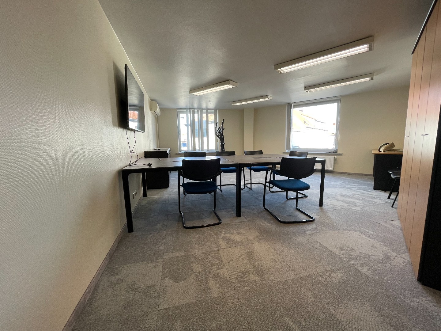 Commercieel gelegen kantoorruimtes te huur nabij centrum Kuurne (±168 m²) - foto 2