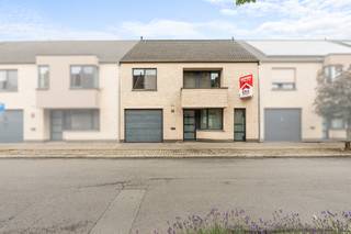 Te koop: ruime woning vlakbij het centrum van Melsele, nabij openbaar vervoer en park.Deze woning (bouwjaar 2005) biedt een praktische indeling en...