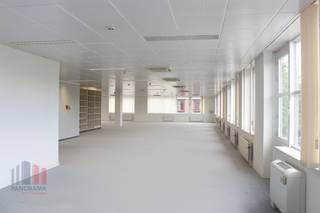 In het aantrekkelijke Riverside Business Park bevindt zich dit moderne kantoor met een totale oppervlakte van 525 m², gelegen op de eerste...