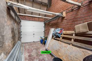 Dit charmante huis met een totale oppervlakte van 242m², gelegen in Roesbrugge, biedt een unieke kans voor wie op zoek is naar een leuke...