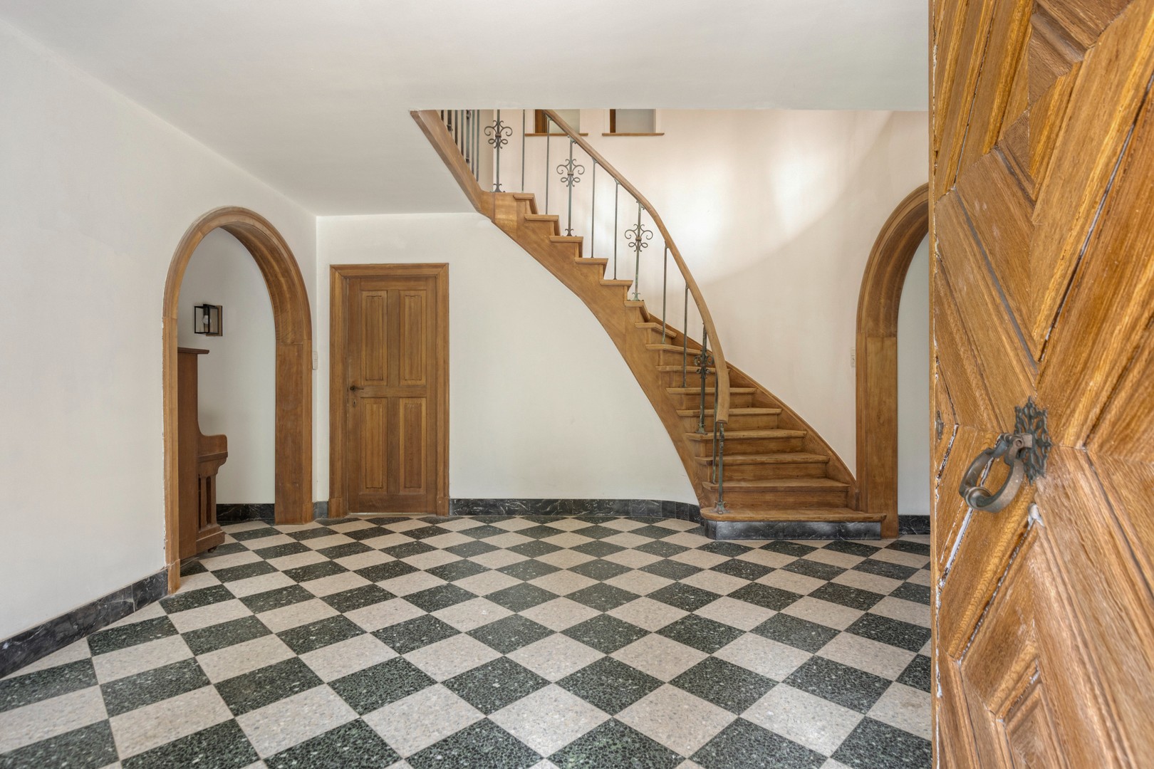 Unieke villa op centrale locatie met verkavelingsmogelijkheid - foto 4