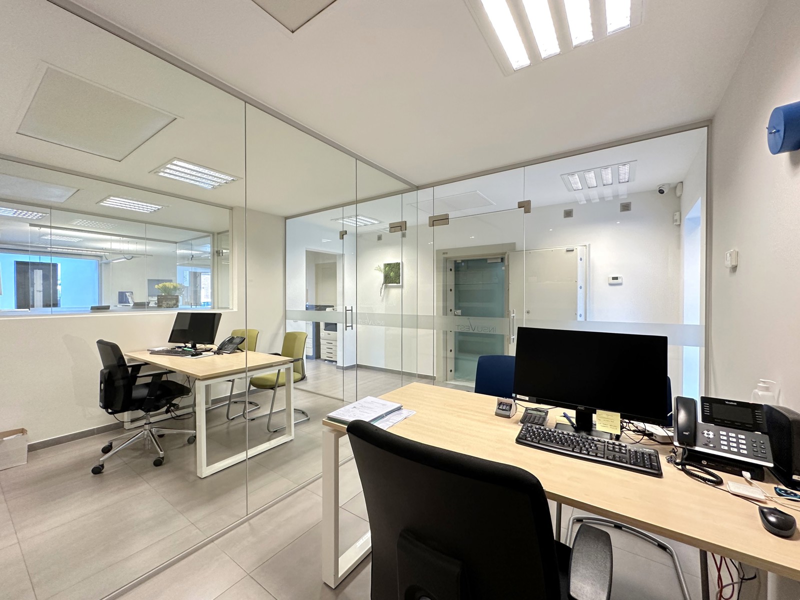 Gunstig gelegen kantoor, 114m² + 4 P - foto 1