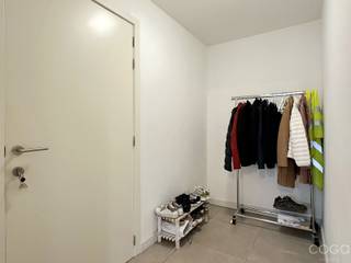 VOOR DEZE WONING WERKEN WE MET EEN BEZOEKERSLIJST.<br />Inschrijven kan enkel door een bezoekaanvraag via onze website,. Zodra een bezoek mogelijk is zullen we u contacteren.<br /><br />Dit mooi appartement (105m²) op de 2e verdieping met lift, is gelegen op een TOPLOCATIE in het midden van het centrum, bij winkels, scholen en openbaar vervoer, en het treinstation ‘Noorderkempen’ is op korte afstand bereikbaar. Deze mooie residentie werd in 2016 gebouwd en verkeerd in een perfecte staat! Indeling als volgt: inkomhal, leefruimte op een tegelvloer, open keuken ingericht met keramische kookplaat, dampkap, koelkast, vaatwasser, combi-oven en van hieruit toegang naar de bijkeuken/wasberging. Vanuit de keuken een schuifraam naar het overdekte terras van ca 6m²m. Verder heb je een nachthal welke leidt naar de 3 slaapkamers (waaronder 1 babykamer of dressing), het apart toilet en de badkamer welke ingericht is met een inloopdouche en lavabomeubel. De ruime kelder, welke is begrepen in de huurprijs, is te bereiken met de lift. Op en rond het plein zijn er voldoende openbare parkeerplaatsen. Huurprijs 945 Euro + 55 Euro, beschikbaar 01/01/2027.