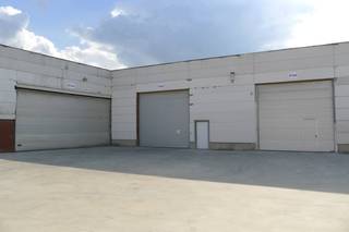 Magazijn van 416 m² te huur op een goed bereikbare locatie te Elverdinge.De ruimte heeft een vrije hoogte van 6,50 m en is toegankelijk via een...