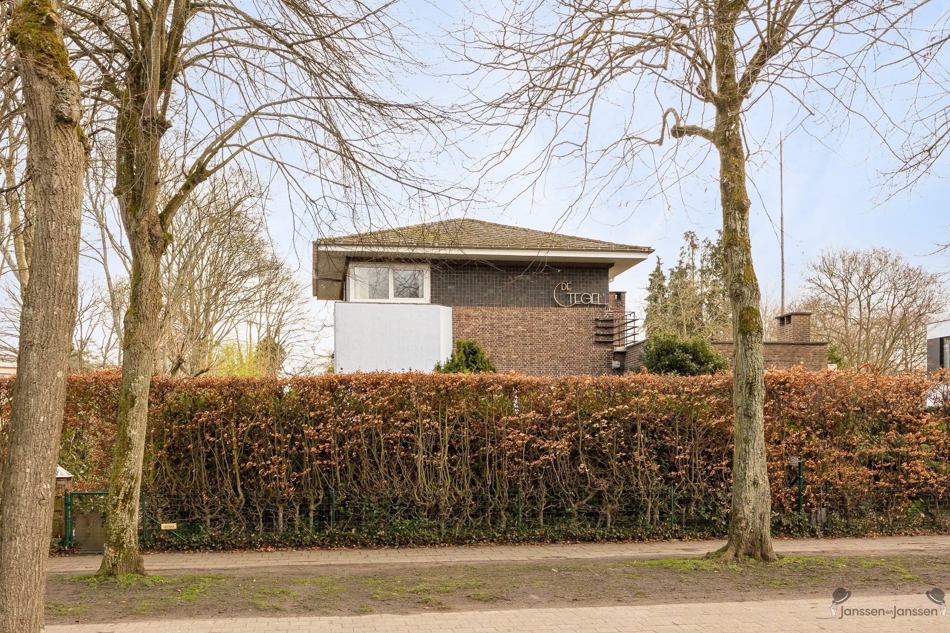 Unieke kans in het hart van Brasschaat karaktervolle villa met dubbele woningstructuur op prachtig perceel van 2.080 m² - foto 4