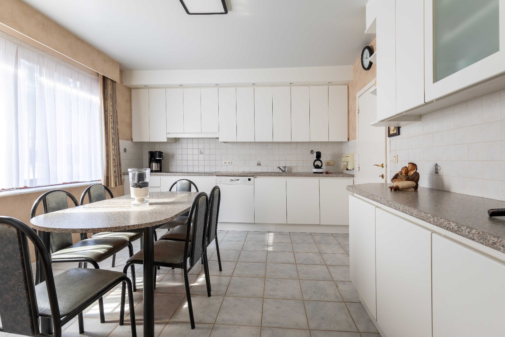 Opbrengsteigendom met handelszaak, atelier en 3 woningen - foto 5