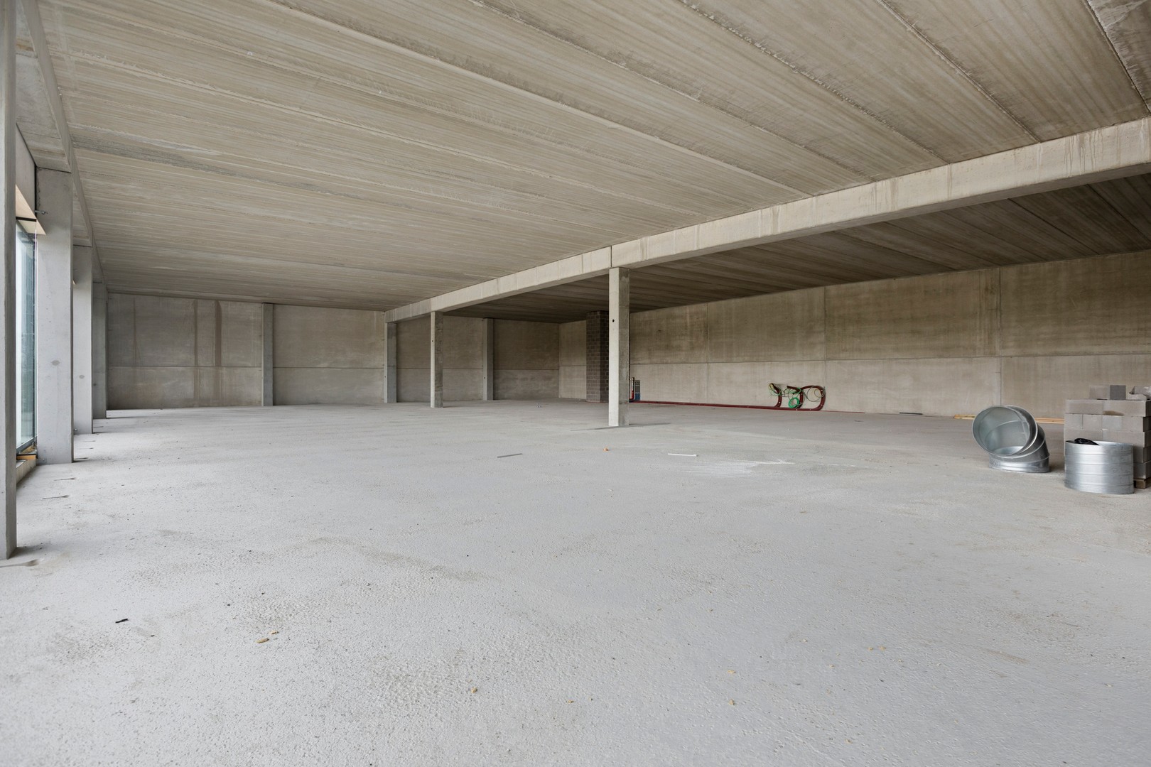 Espace de bureau prêt à l'emploi dans un emplacement de choix à Furnes - photo 4