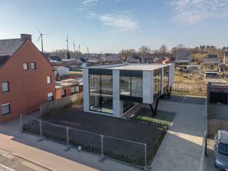 Nieuwbouw handelspand van 245 m² met 5 parkeerplaatsen op perceel van 605 m²Zeer gunstig gelegen vlakbij de fly-over van Geel naar Westerlo met op-...