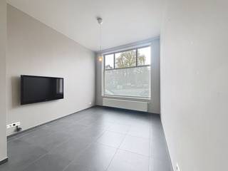 Maison confortable de 3 chambres avec terrasse et jardin ensoleillé à louer, située au Gistelse Steenweg 85 à Sint-Andries. Cette maison...