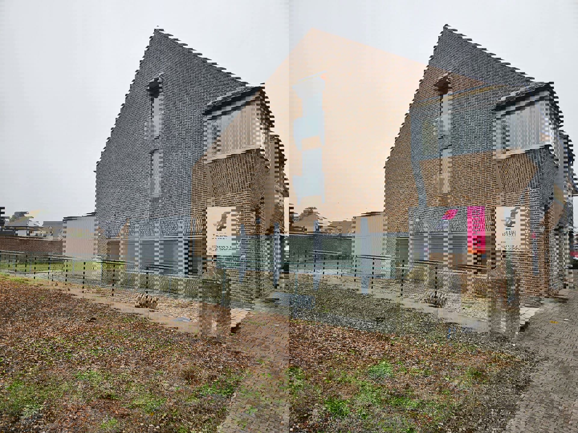 TE  HUUR in Meeuwen: kantoor/commerciële ruimte - foto 2