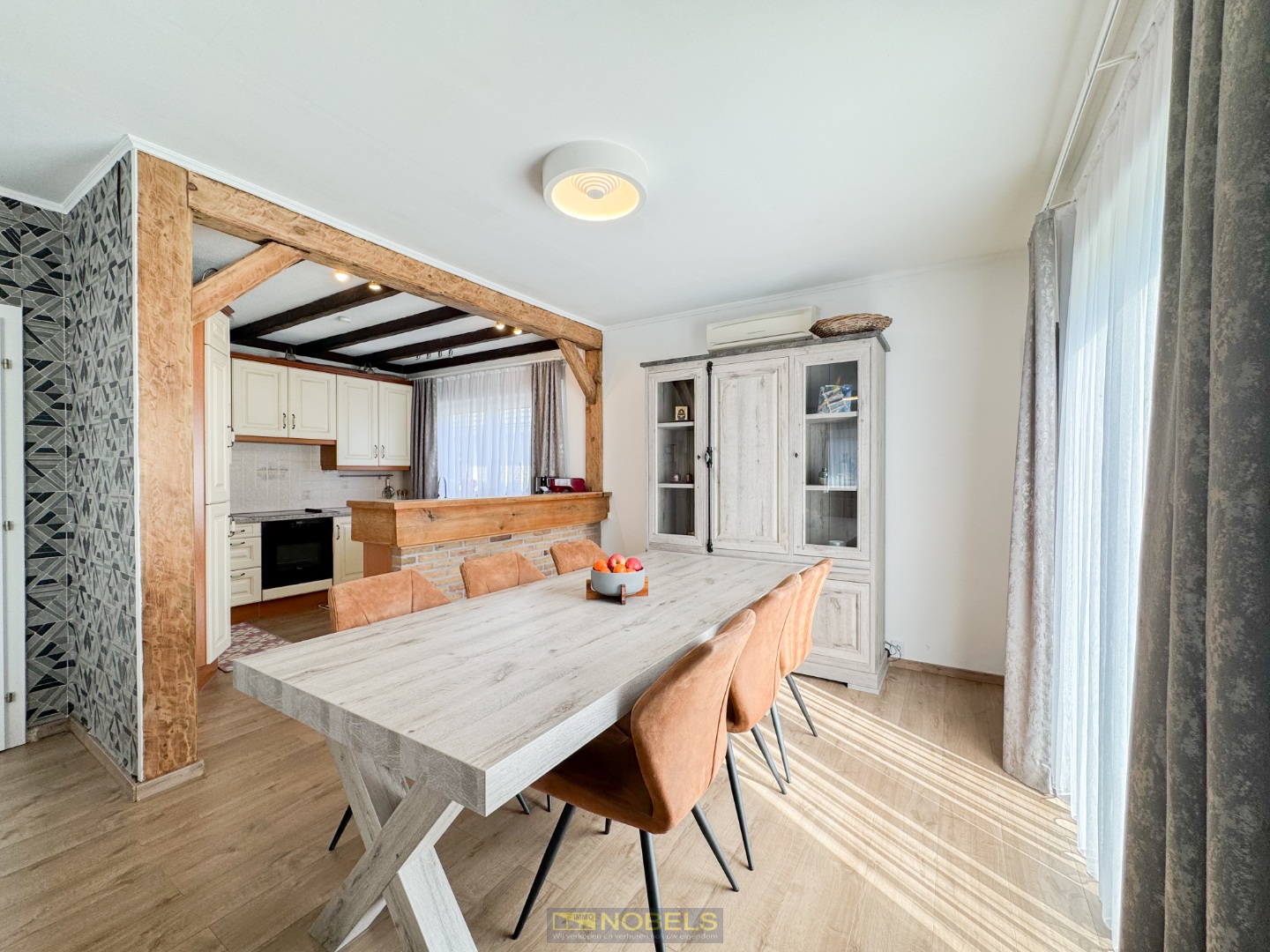 Te koop, ruime gerenoveerde bungalow met open zicht op velden! - photo 5