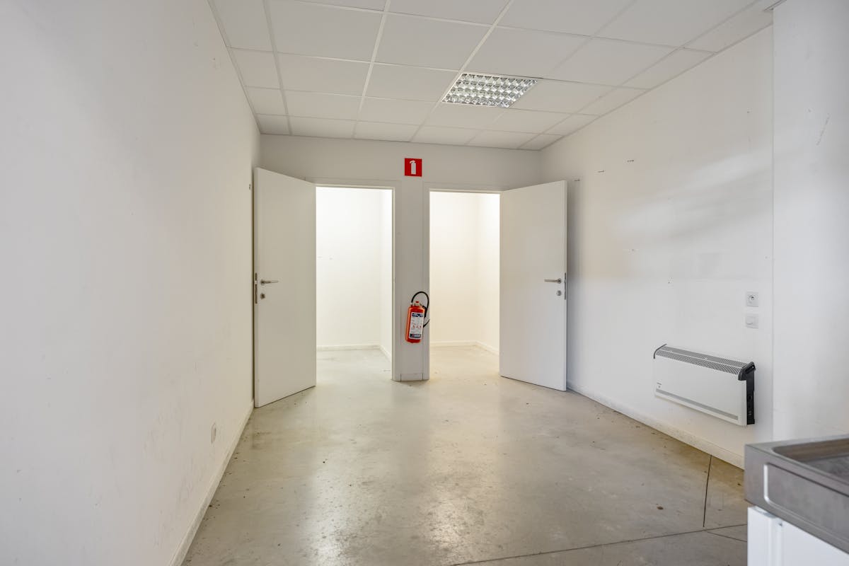 Ready to move into retail building at a prime location at Genkersteenweg 159 in Hasselt - photo 4