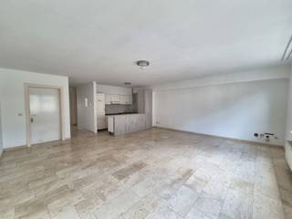 Vous recherchez un bel appartement au cœur de notre capitale, Bruxelles, d'une surface habitable d'environ 80 m² et comprenant 2 chambres ? Ne cherchez plus ! Cet appartement situé au 86, avenue Émile Jacqmain a tout ce que vous recherchez.<br /><br />Agencement :<br />- Hall d'entrée<br />- Séjour avec cuisine ouverte<br />- 2 chambres<br />- Salle de bains avec douche intégrée à la baignoire et WC<br /><br />Particularités :<br />- Économe en énergie (PEB C-)<br />- Très bien desservi<br />- Ascenseur dans l'immeuble<br /><br />Ne manquez pas cette occasion et demandez votre visite dès aujourd’hui !<br />Chez Albert, vous vous sentez comme chez vous !