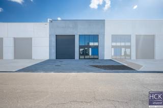 Deze schitterend gelegen NIEUWBOUW KMO-unit van 202m² situeert zich in het hart van de ambachtelijke bedrijfszone "Hoogmolen" te Kruishoutem en zit...