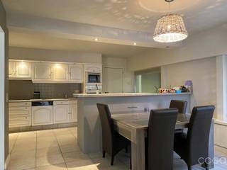 Deze WONING MET GARAGE EN ACHTERLIGGEND MAGAZIJN, op een perceel van 1.085m², is gelegen in een landelijk omgeving op ca. 1km van het centrum...